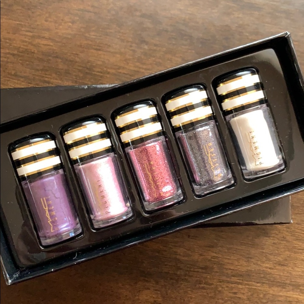 MAC Pigments and Glitter